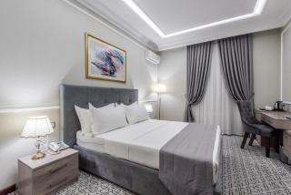 Mansion Hotel - - 0