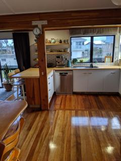 3 bedroom home with Spa and Pool close to beach - Mount Maunganui - 1