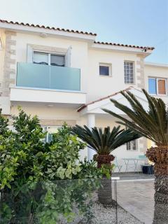 Margarita Luxury 3 Bed & Pool - Dherinia - 3