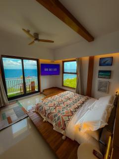 Aqua Horizon Beachside Art & Studio Condominium - 7