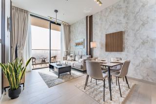 Sky Level 1BR with Lake View and City Glimpse, Close Proximity to Community Park, Binghatti Onyx, Jumeirah Village Circle by Deluxe Holiday Homes - 9