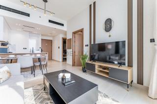 Sky Level 1BR with Lake View and City Glimpse, Close Proximity to Community Park, Binghatti Onyx, Jumeirah Village Circle by Deluxe Holiday Homes - 3