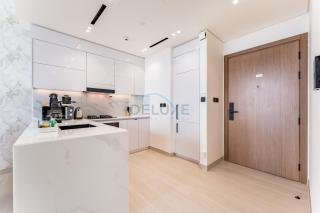 Sky Level 1BR with Lake View and City Glimpse, Close Proximity to Community Park, Binghatti Onyx, Jumeirah Village Circle by Deluxe Holiday Homes - 1
