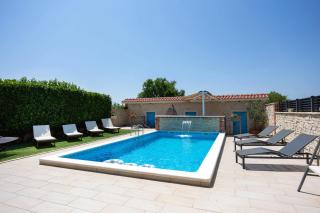 Villa Vision with Heated Pool & Jacuzzi in Sestanovac - Kreševo - 8