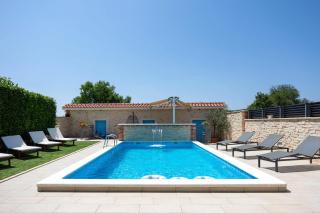 Villa Vision with Heated Pool & Jacuzzi in Sestanovac - Kreševo - 6