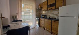 Comfortable Thermi apartment near SKG Airport - Thermi - 6