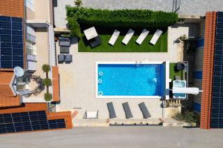 Villa Vision with Heated Pool & Jacuzzi in Sestanovac - Kreševo - 4