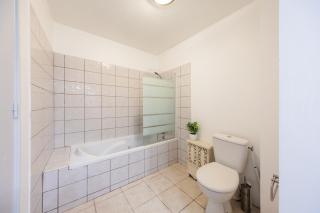 Modern & Quiet - 2 Bedroom Apartment with Sea Views - 8