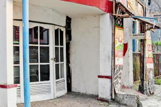 SPOT ON 93385 Penginapan Hj Lilis 2 Syariah - 8