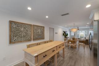 Cozy Cabana East - Gorgeously Renovated wHeated Pool Beach Gear Walk to Beach - Anna Maria - 2