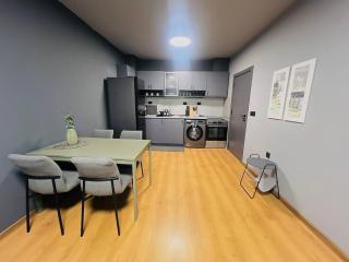 Heart of City, Steps to Beach - 3