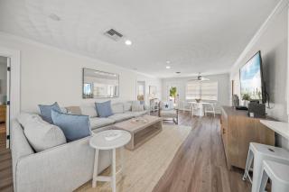 A Wave From It All - New Luxury Renovated Home Heated Pool Cabana Hammock Walk to Beach - Anna Maria - 7