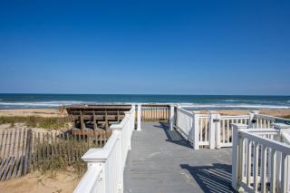 4000 Fragile Magic Oceanfront Hot Tub - Kitty Hawk - 4