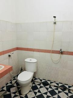 Hotel Huswah Airport - 1