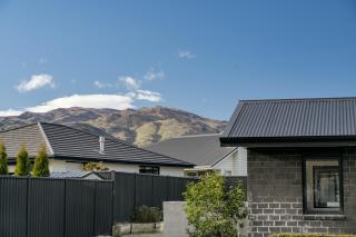 Sunrise Hideaway - Cromwell Holiday Home - 0