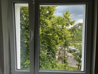 Albert self check-in free parking - 2