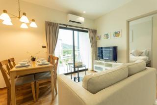 C111 Modern 2BR Escape, Steps to Beach & Cafes - 7