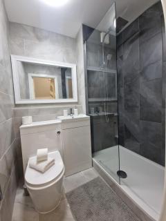 Spacious 4Bedroom Home Sleeps 7 with 2 Full Baths - Gateshead - 1