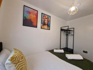 Comfortable 4BR Family Home Sleeps 8 with Plenty of Space - 1