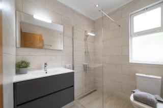 Dazzling Playa Blanca Villa 4 Bedrooms Villa Nagini Sun Terrace Hot Tub - 3