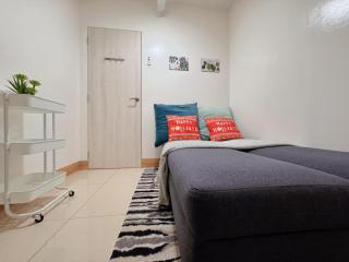 Scenic High-Floor Condo Near MRT, Mall & Pool - 7