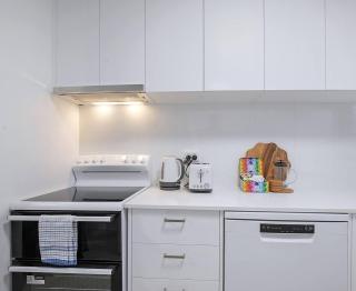 Leafy Corner - Simple Stay near Brisbane River and CBD - 1