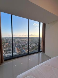 53rd Floor, 2 BR, Netflix, Apt with view by SKY - 6