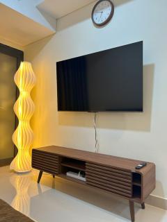 53rd Floor, 2 BR, Netflix, Apt with view by SKY - 1