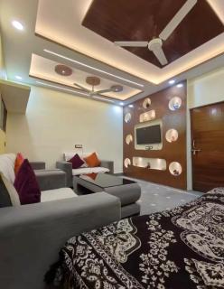 Parvati Hotel and Stay - Lakshmannāth - 0