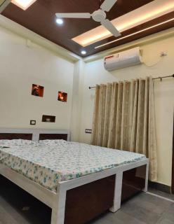 Parvati Hotel and Stay - Lakshmannāth - 1
