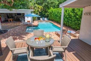 TWO houses ONE Property Game Room Heated Pool 2 Hot Tubs STEPS from Beach RESlDENCES - Fort Lauderdale - 1