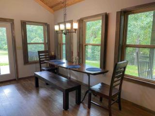 5 Star, scenic and private, 3 br 3 Ranch Experience - - 2