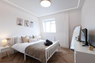 Modern 3BR Apartment Family Comfort & Style - Harrow on the Hill - 9