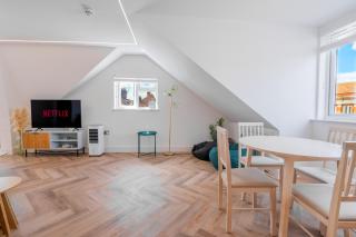 Modern 3BR Apartment Family Comfort & Style - Harrow on the Hill - 2