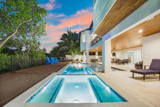 Tern Key - New Luxury Canal Front Home with Pool Spa Dock Close to Bean Point Pine Ave - Anna Maria - 0