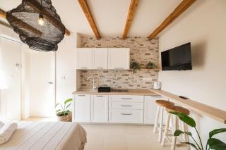 Wallaby Studio - Vrana - 1