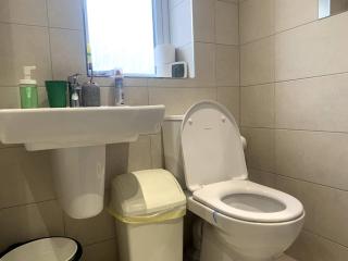 Spacious & Breezy Room - Dinnington - 4