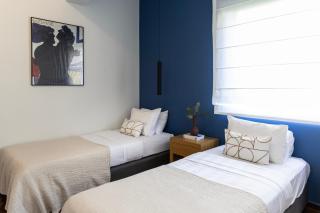 Spacious 3-Bedroom Getaway with Balcony in Glyfada - Athen - 7