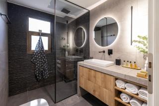 Spacious 3-Bedroom Getaway with Balcony in Glyfada - Athen - 3