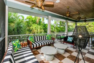 Casa Mariposa - Luxury Butterfly Garden Steps to Pine Ave PoolSpa Bikes 4 Houses to Beach - Anna Maria - 1