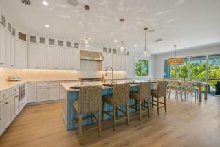 AcquaLuxe - Exquisite 2022 Lux Canal Home w Outdoor Oasis Pool Spa Dock SUP Kayaks Fire Pit - Anna Maria - 3