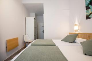 Twin Room with Private Bathroom - San Sebastián - 8