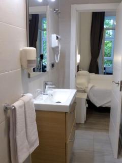 Twin Room with Private Bathroom - San Sebastián - 5