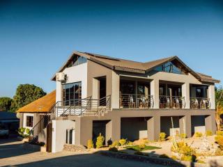 Rib's Boutique Hotel - Thulamahashi - 9