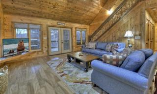 Smores Cabin Gas fireplace firepit hot tub comfy beds - 4