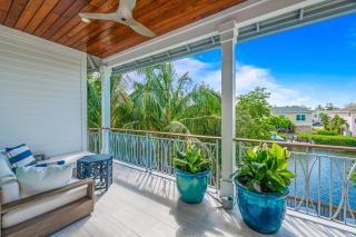 Batemans - New Luxury Canal Front Home with Pool Spa Dock Close to Bean Point Pine Ave - Anna Maria - 5
