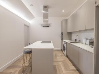 Deluxe City Escape Perfect For Business & Families & Free Gym By The Pocklington - The Magistrates Suite - 3