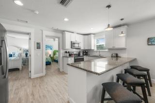Family Tides - 2 Homes in 1 Steps to Beach w Rooftop Views Heated Pool Close to Bridge St - Bradenton Beach - 1