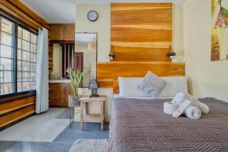 Central Cozy Bungalow 2 with AC and WIFI 5 min to Beach - 0