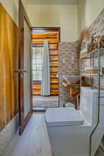 Central Cozy Bungalow 2 with AC and WIFI 5 min to Beach - 3